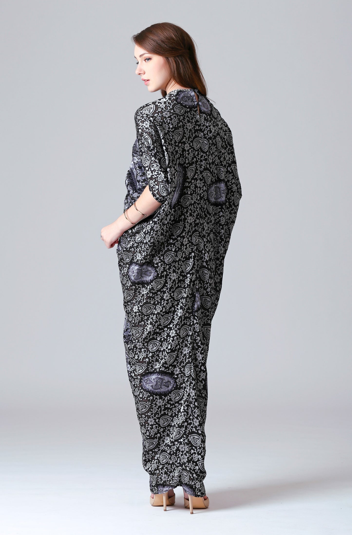 Innocence - Grey Paisley Kaftan